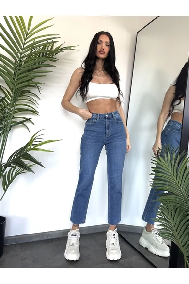 MOM jeans